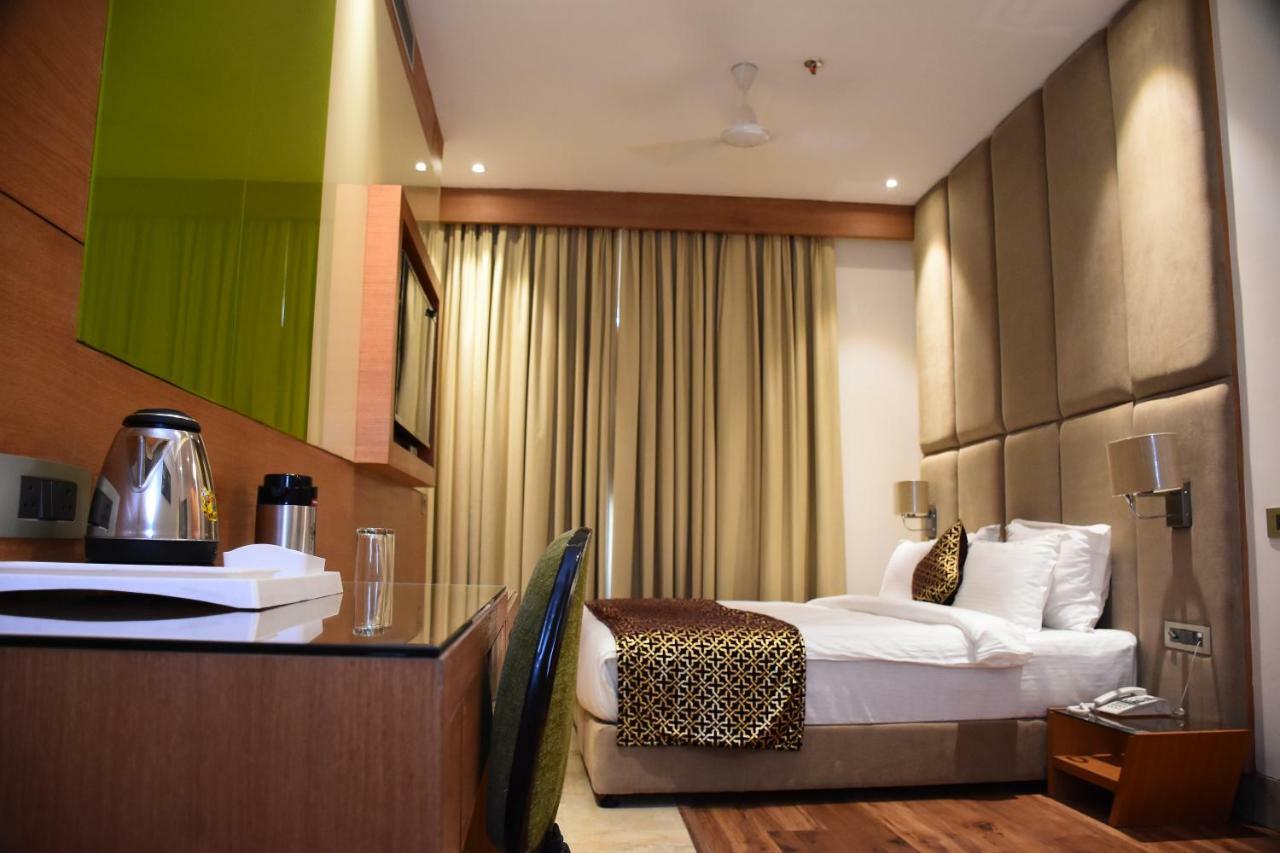 Hotel Orchid Blu Alīgarh Exterior foto